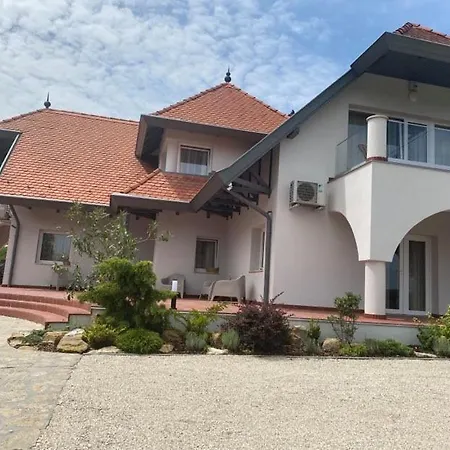 Pahok Apartmanhaz Aparthotel